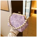 Detail van lavendel tweed tas met parelmoer handvat en gouden metalen framesluiting - Stijl 2 Paars