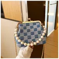 Borsa a tracolla in denim a scacchi blu con manico di perle e cornice dorata - Stile 1 Blu