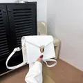 Petit sac à bandoulière carré blanc minimaliste chic avec boucle dorée - Blanc