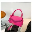 Mini borsa a mano rosa acceso in pelle martellata con elegante manico annodato - Rosso rosa