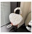 Weiße herzförmige Stepphandtasche mit gerafftem Griff und Goldbeschlägen-Detail - Weiß