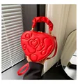 Elegante rote herzförmige Handtasche mit Steppmuster und goldfarbenen Reißverschluss - Rot