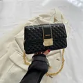 Bolso bandolera clásico de cuero acolchado negro con cadena dorada y logo FASHION - Negro