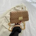 Bolso bandolera acolchado caqui chic con cadena dorada y acabado de lujo - Caqui