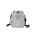 Leichte graue Nylon Beuteltasche mit großem Fassungsvermögen und verstellbarem Riemen - Grau