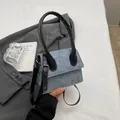 Mini bolso bandolera azul claro con asa negra y logotipo metálico JINGPIN - Azul