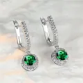Elegante Creolen in Silber mit runden grünen Edelsteinen und Pavé-Diamanten besetzt - Smaragd-Hauptstein / Silber (Weißgold-vergoldet)