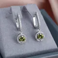 Elegante Vintage-Ohrringe mit olivgrünen Edelsteinen und Diamanthalo in Silberoptik - Olivgrüner Hauptstein / Silber (Weißgold-vergoldet)