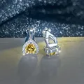 Détail de boucles d'oreilles halo en cœur avec zircon jaune et design de fermoir sûr - Clip d'Oreille Cœur / Zircone Jaune