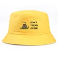 Gelber Fischerhut mit Gadsden-Flagge und Don't Tread On Me Klapperschlange Print - Einheitsgröße / Gelb
