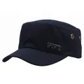 Klassische dunkelblaue Militärmütze mit Sports-Metalllogo und Belüftungslöchern - Verstellbar / Marine mit Metallemblem