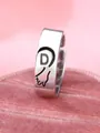 Verstelbare zilveren ring met letter D, gepolijste afwerking en zwart hart grafiek - Linker Letter D