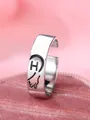 Anello aperto vintage argento con lettera H nera e zampa di gatto su velluto - Lettera Sinistra H