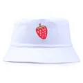 Cappello a secchiello in cotone bianco con ricamo fragola e tesa parasole protettiva - Taglia unica / Bianco