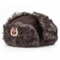 Ouchanka d'hiver marron foncé avec fourrure synthétique épaisse et badge soviétique CCCP - Taille Unique Adulte (55-60cm) / Style Badge / Café