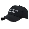 Schwarze Baseballkappe mit Black Lives Matter Aufdruck und weißem Kontrastrand - Schwarz (Weißer Rand Stil C)