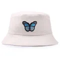 Cappello a secchiello beige minimalista con ricamo di farfalla blu in cotone di qualità - M (Adulto 56-58cm) / Beige