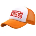 Cappellino trucker arancione e bianco con scritta American Badass rossa e rete - Taglia unica per adulti (58 cm regolabile) / Arancione