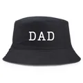 Klassieke zwarte katoenen vissershoed met witte DAD-letteropdruk in een minimalistische stijl - Eén maat / DAD Bedrukt / Zwart