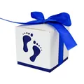 Witte babyshower geschenkdoos met blauwe voetafdruk uitsnede en koningsblauw satijnen lint - Donkerblauw