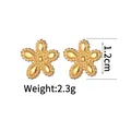 Detailansicht der 18K vergoldeten Blumenohrstecker, 1.2 cm Größe und 2.3 g Gewicht - Gold Fünfblättrige Blume Perlen Stil (CXE846-02)