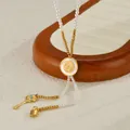 Collier en perles avec pendentif plaqué or 18 carats et médaillons vintage élégants - Style Serrure (N2143)