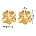 Boucles d'oreilles fleurs vintage en or 18K avec perles sur un fond blanc neutre - Style Étamine De Perle De Pétale D'Or (S-E1043)