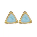Geometrische Dreiecks-Ohrstecker in Gold-Optik mit hellblauer Emaille-Füllung im Minimal-Stil - Blau