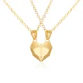 Detail der goldenen Herz-Magnetketten mit geometrischen Facetten und Politur - Gold + Gold