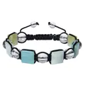 Detailaufnahme des handgewebten Armbands mit quadratischen hellblauen Steinen und Perlen - Amazonit Armband