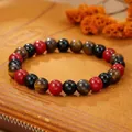 Pulsera de cuentas rojas, negras y ojo de tigre sobre un libro de cuero estilo vintage - Estilo Unisex Ojo de Tigre Rojo Negro (ZJ14017)