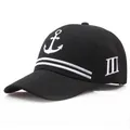 Casquette de baseball marine noire avec ancre blanche brodée et détails chiffres romains - Réglable / Noir