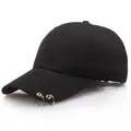 Berretto da baseball in cotone nero con anelli di metallo argentati sulla tesa - Regolabile / Nero