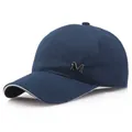 Berretto da baseball blu navy in cotone con logo M in metallo e visiera con bordo bianco - Regolabile / Blu navy