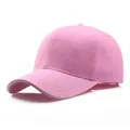 Rosa Baseballkappe aus Baumwolle mit gebogenem Schirm und weißem Akzent - Verstellbar / Rosa