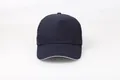 Dunkelblaue 5-Panel Baumwoll-Baseballkappe mit gebogenem Schirm und weißer Borte - Marineblau