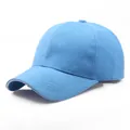 Himmelblaue 6-Panel Baseballkappe mit weißem Sandwich-Schirm und Twill-Textur - Verstellbar / Himmelblau