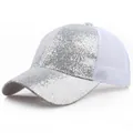 Damen Baseballkappe mit silbernen Pailletten, Pferdeschwanz-Öffnung und atmungsaktivem Netz - S(54-56cm) / Silber
