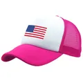 Detailansicht des US-Flaggen-Aufdrucks und des rosa Mesh-Gewebes der Trucker-Cap - L / Fuchsia