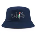 Dunkelblauer Fischerhut mit Palästina-Karte und arabischer Kalligrafie für den Sommer - Marineblau