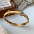 Brazalete ajustable de plata S925 dorada con acabado cepillado y circonitas - 13.5-15cm / Dorado