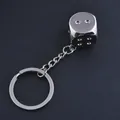 Polierter Metall-Würfel-Schlüsselanhänger in Silber mit funkelnden Würfeln auf Schwarz - Würfelform (GX-323)