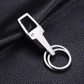 Porte-clés voiture en métal élégant avec crochet en zinc et anneaux sur cuir noir - Mousqueton à Double Anneau (Style Omuda)