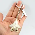 Metall-Flugzeug-Schlüsselanhänger mit J-35A Modell und Gravur-Anhänger in der Hand - Kampfflugzeug-Stil Mit Lange Anhänger
