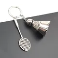 Kreativer Schlüsselanhänger mit Badmintonschläger und Federball aus Silbermetall - Großer Federball und Schläger Stil (A-076) / Silber