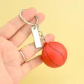 Llavero mini de baloncesto naranja con aro metálico y placa grabable personalizada - Baloncesto con Etiqueta