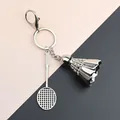 Polierter silberner Federballschläger und Shuttlecock Schlüsselanhänger aus Metall - Großer Schläger mit Karabinerverschluss (A-076) / Silber