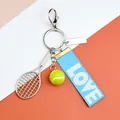 Portachiavi da tennis con cinturino blu chiaro LOVE e chiusura a moschettone argento - Racchetta Tennis Palla Nastro Blu E Targhetta Vuota
