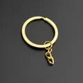 Gouden platte metalen sleutelring met een korte ketting van drie schakels - 32mm Platte Ring met 3-schakelige Ketting / Goud