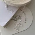 Collier en argent S925 avec breloques transparentes sur fond blanc minimaliste - Argent 925 / Collier de Cristal Blanc